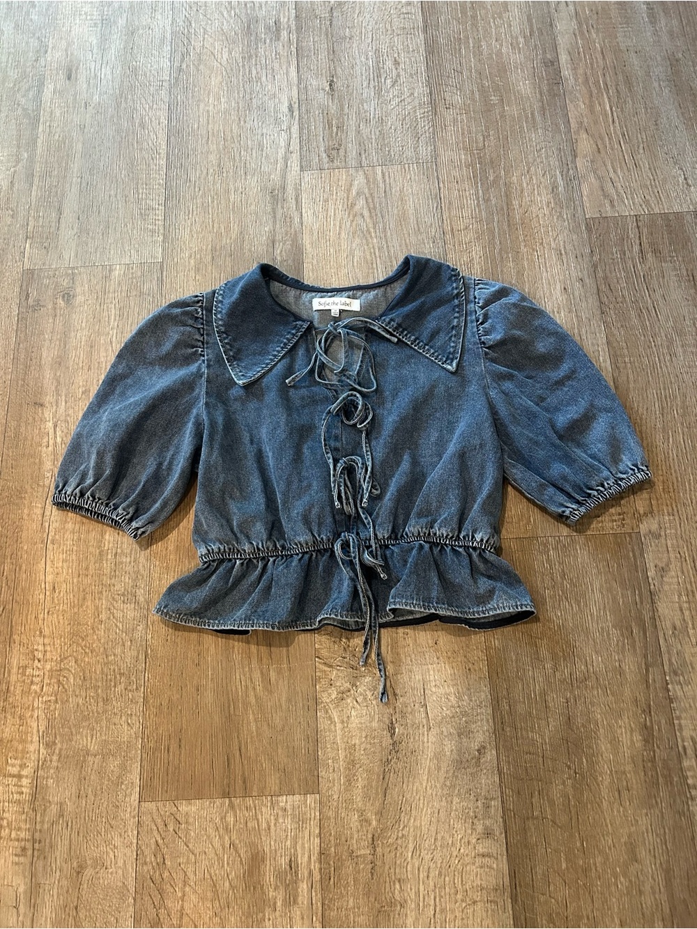 Blue Denim Puff-Sleeve Blouse with a Peter Pan Collar. Size: M